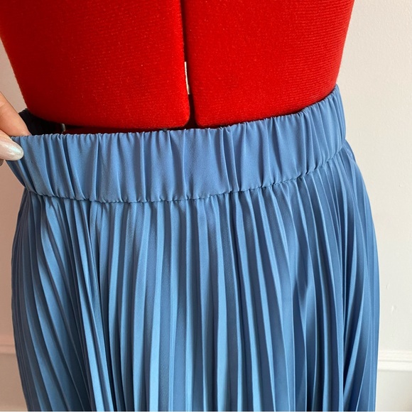 JW Anderson x Uniqlo Asymmetric Pleated Skirt, Soft Blue, Lined, Women’s US M - Picture 3 of 9